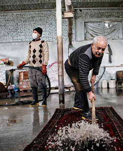 شستشوی سنتی قالی در قالیشویی ملاصدرا