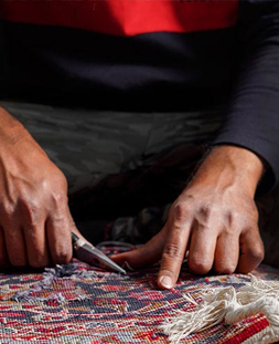 رفو گری قالی در قالیشویی ملاصدرا