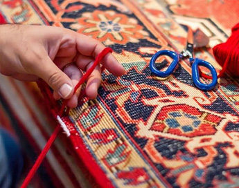 خدمات تخصصی و حرفه ای رفوی فرش در قالیشویی ملاصدرا